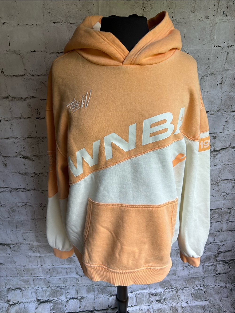 NEW The Wild Collective NBA Officially Licensed WNBA 1996 Pullover Hoodie